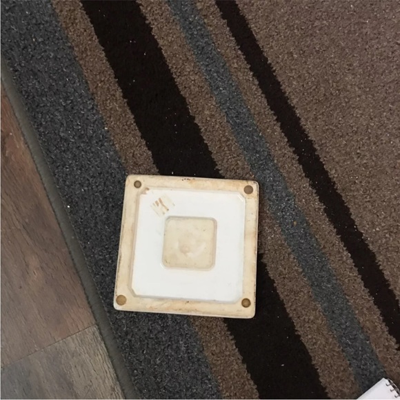 Vintage Strawberry Tile - Picture 2 of 3